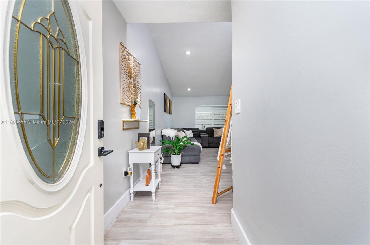 10048 SW 221st St, Cutler Bay, FL 33190 Photo