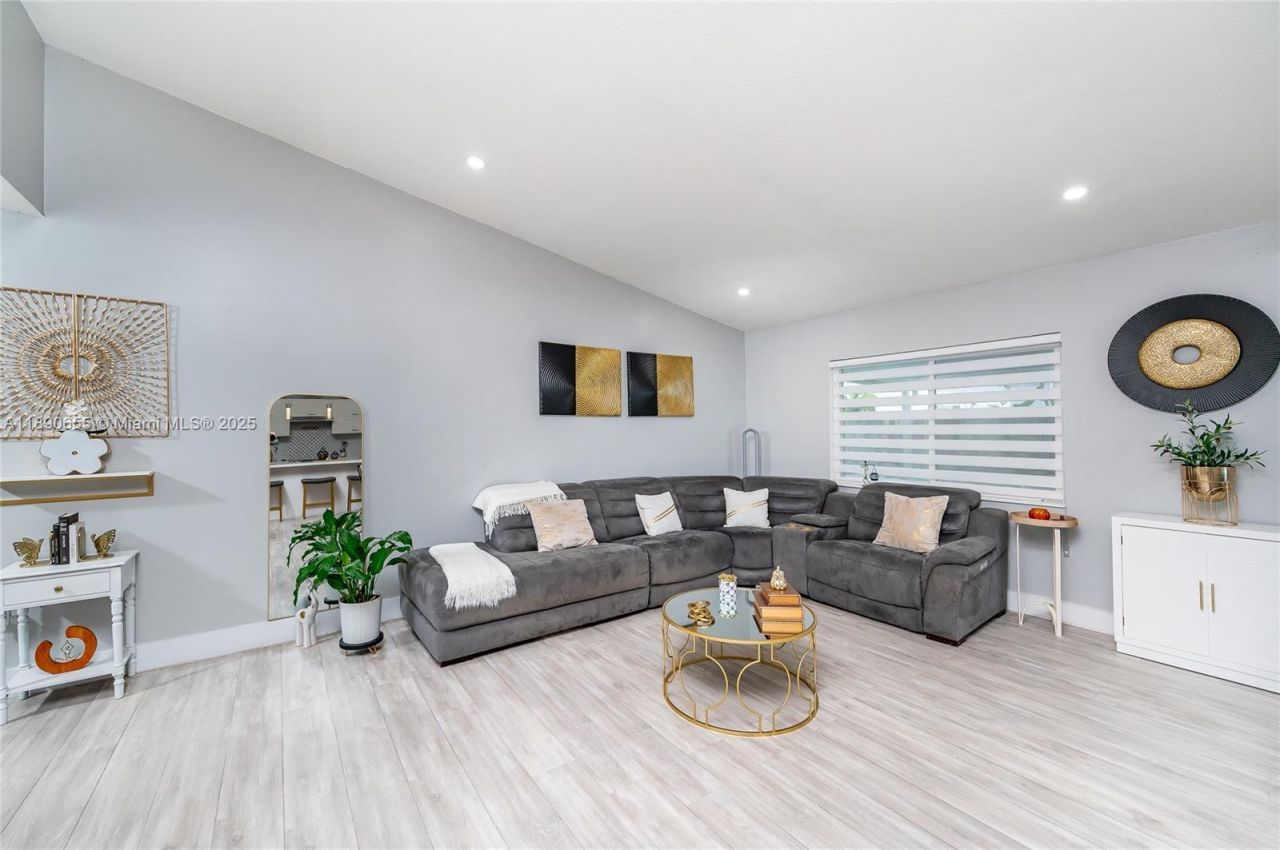 10048 SW 221st St, Cutler Bay, FL 33190 Photo