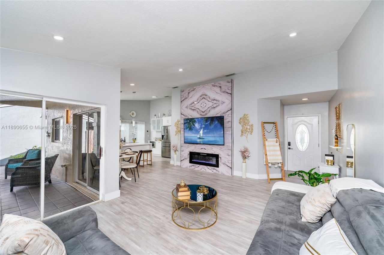 10048 SW 221st St, Cutler Bay, FL 33190 Photo