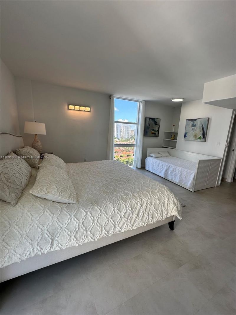 3675 N Country Club Dr, Unit 1809, Aventura, FL 33180 Photo