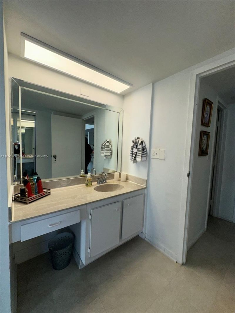 3675 N Country Club Dr, Unit 1809, Aventura, FL 33180 Photo