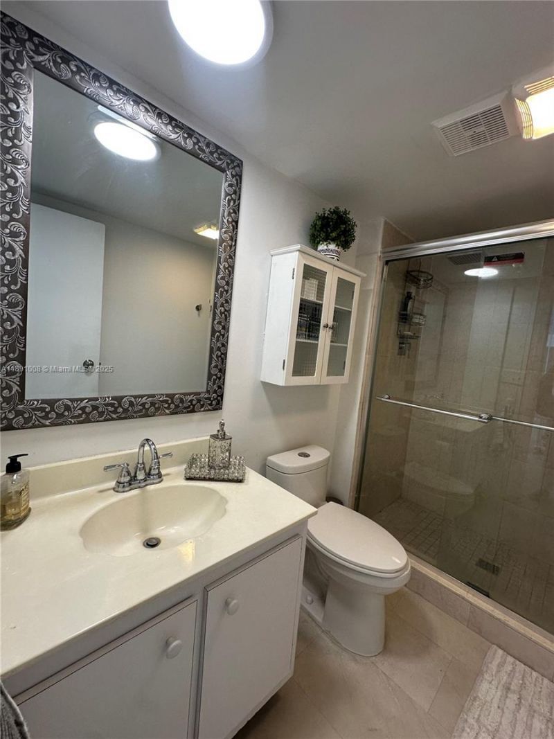 3675 N Country Club Dr, Unit 1809, Aventura, FL 33180 Photo