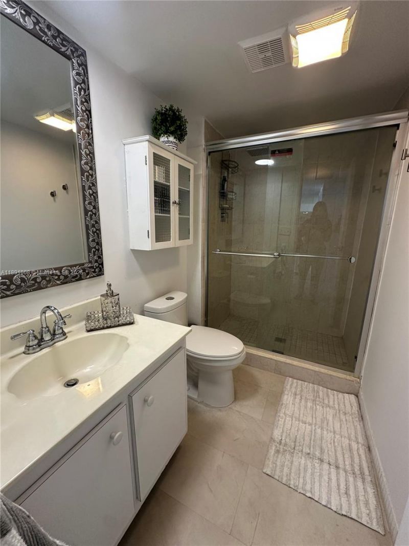 3675 N Country Club Dr, Unit 1809, Aventura, FL 33180 Photo