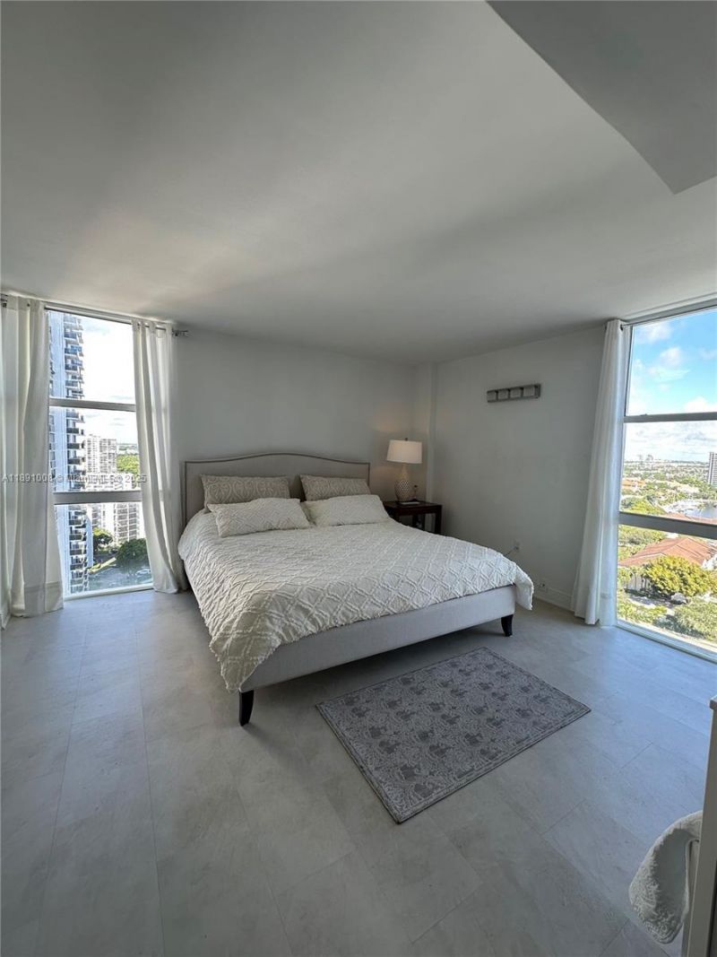 3675 N Country Club Dr, Unit 1809, Aventura, FL 33180 Photo