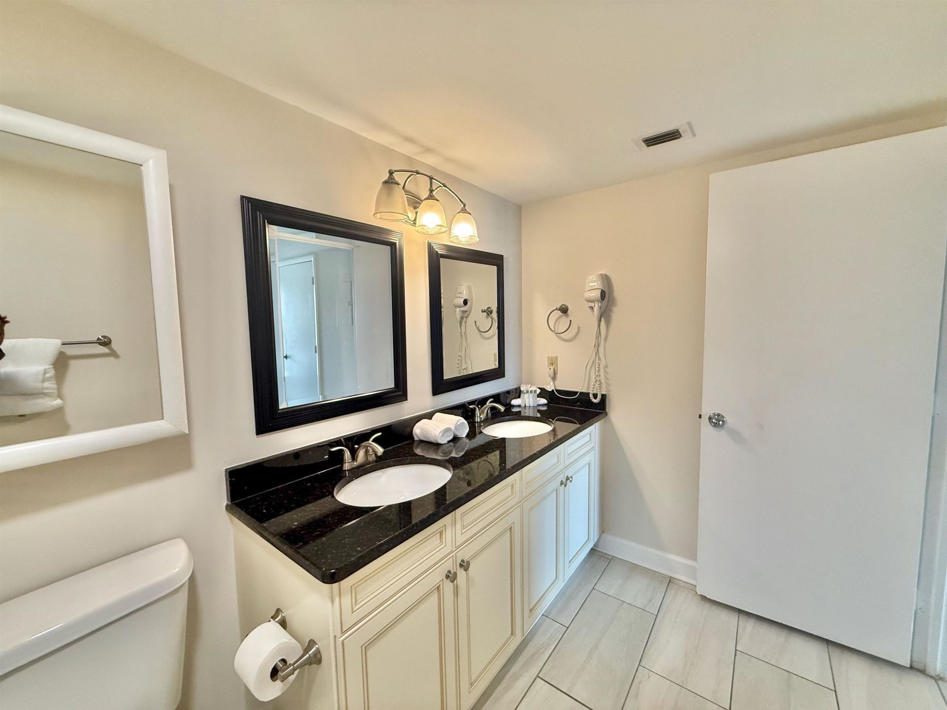 9840 Queensway Blvd. Photo 38