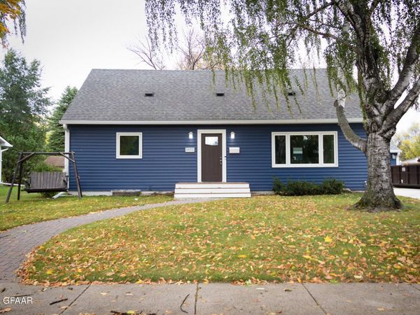 1452 HILL Avenue, Grafton, ND 58237