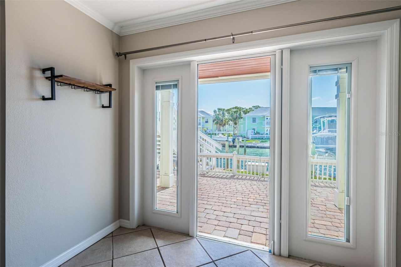 5196 Beach Drive Se, Unit B, Saint Petersburg, FL 33705 Photo