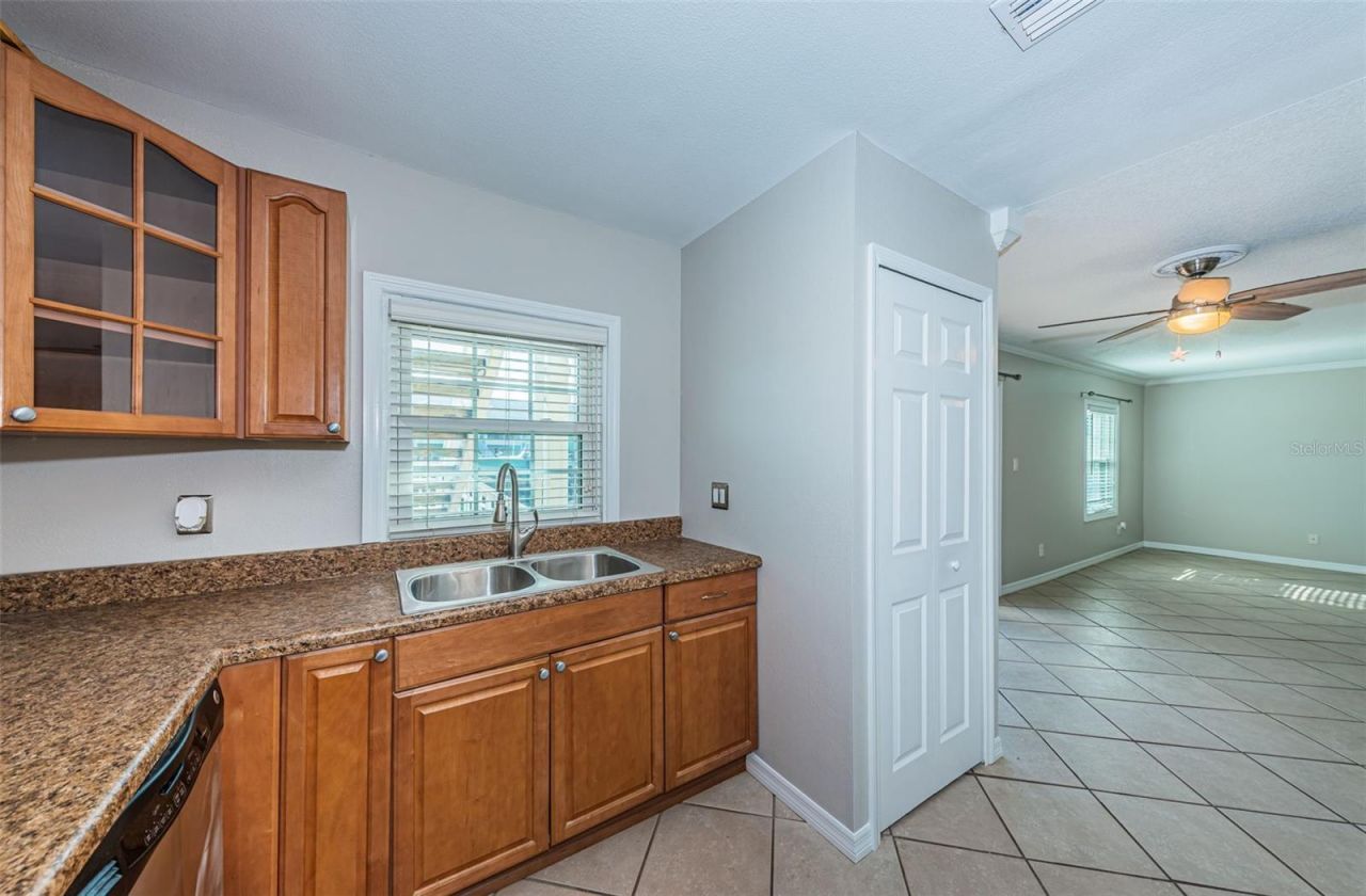 5196 Beach Drive Se, Unit B, Saint Petersburg, FL 33705 Photo