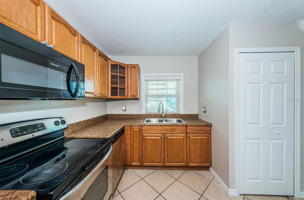 5196 Beach Drive Se, Unit B, Saint Petersburg, FL 33705 Photo