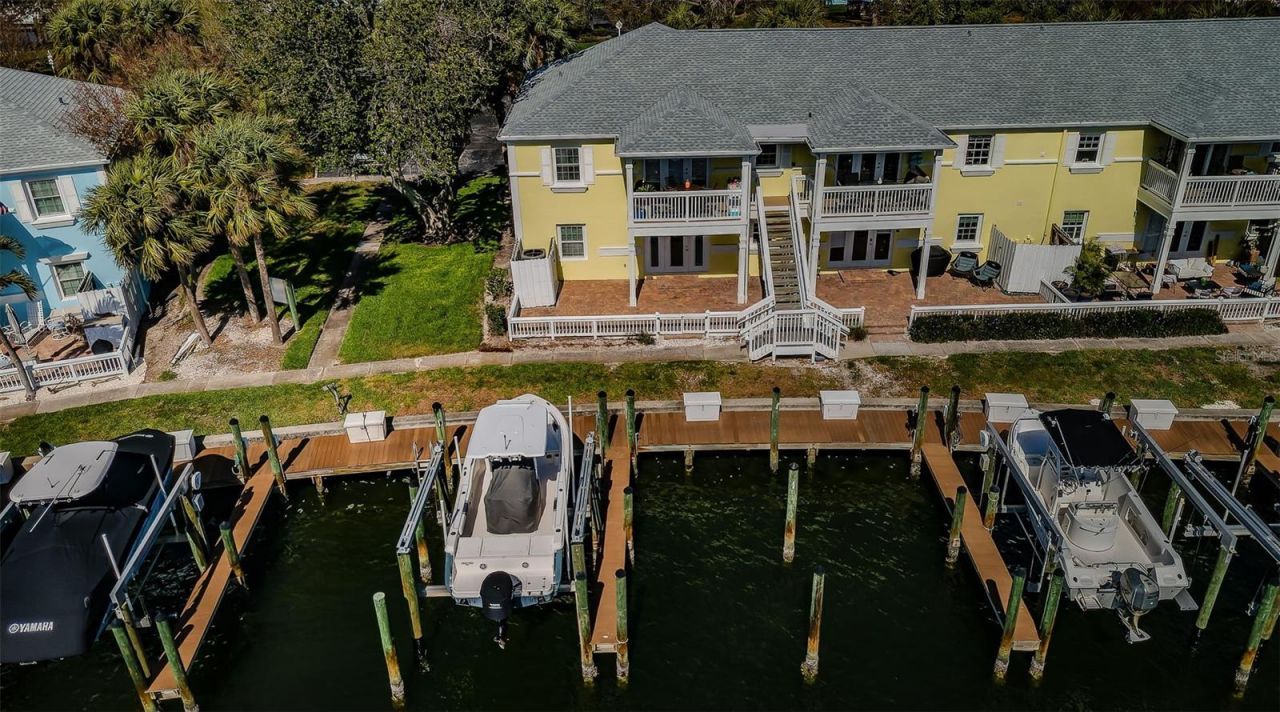 5196 Beach Drive Se, Unit B, Saint Petersburg, FL 33705 Photo