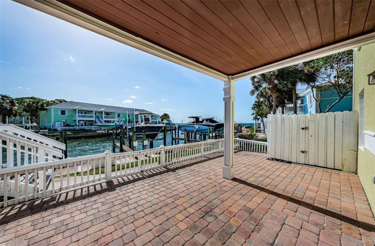 5196 Beach Drive Se, Unit B, Saint Petersburg, FL 33705 Photo