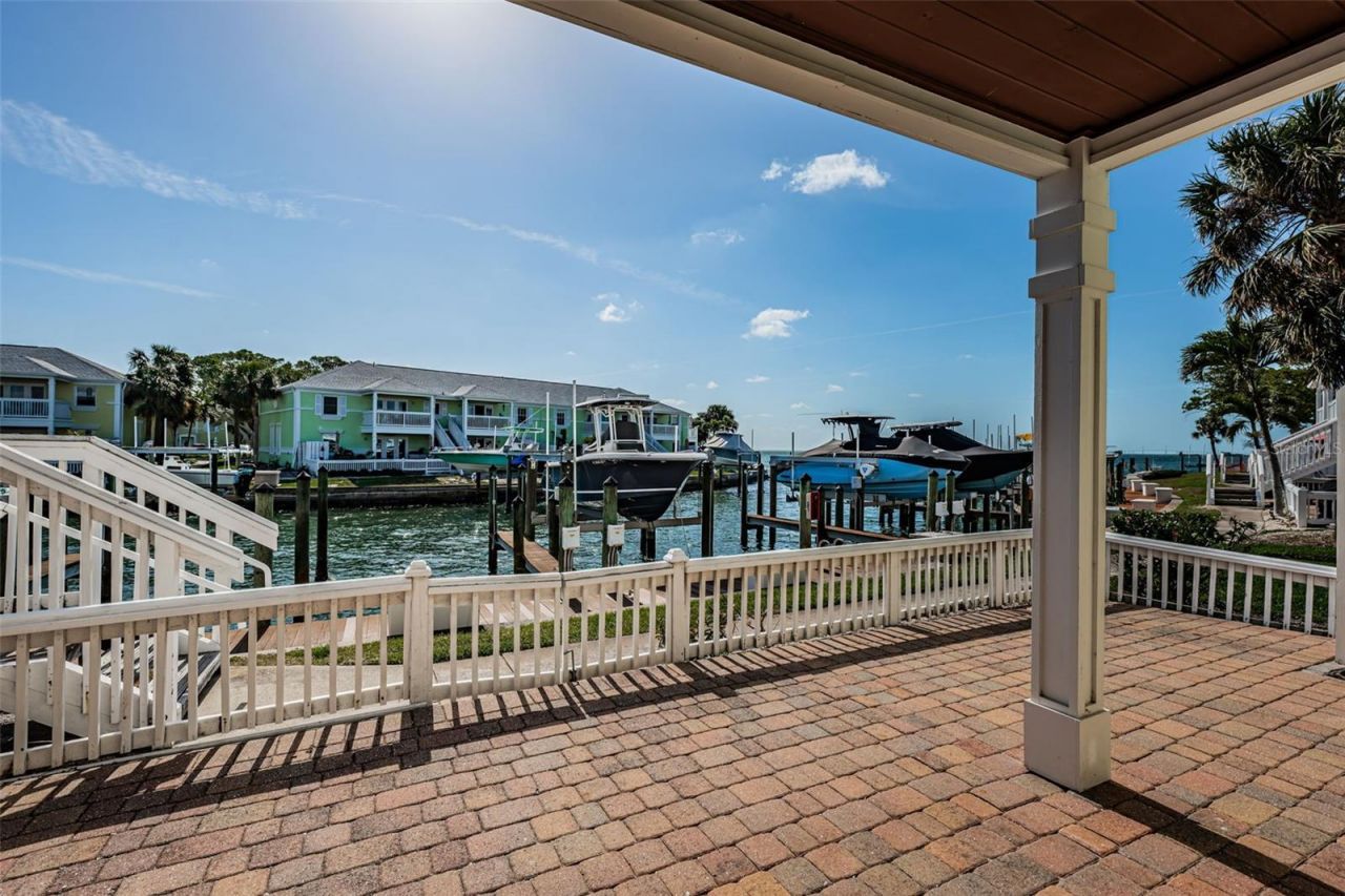 5196 Beach Drive Se, Unit B, Saint Petersburg, FL 33705 Photo