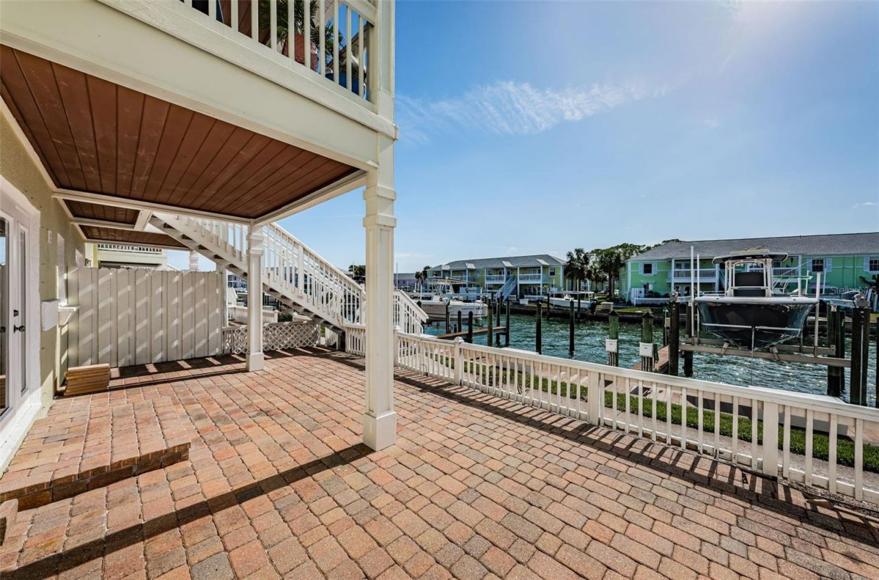 5196 Beach Drive Se, Unit B, Saint Petersburg, FL 33705 Photo