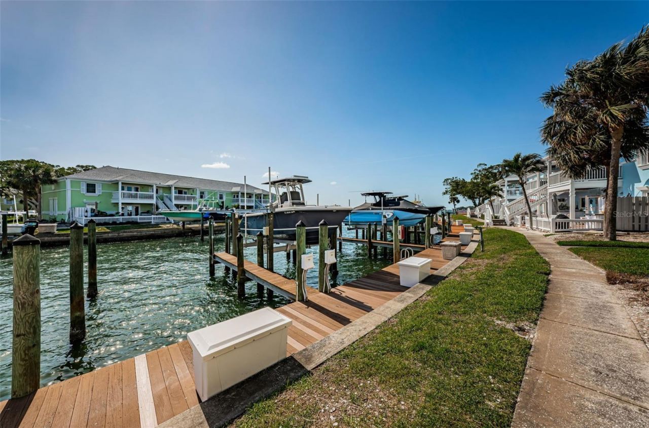 5196 Beach Drive Se, Unit B, Saint Petersburg, FL 33705 Photo