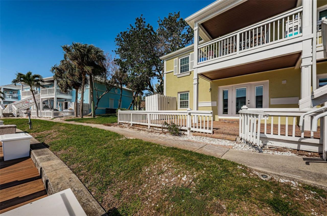 5196 Beach Drive Se, Unit B, Saint Petersburg, FL 33705 Photo