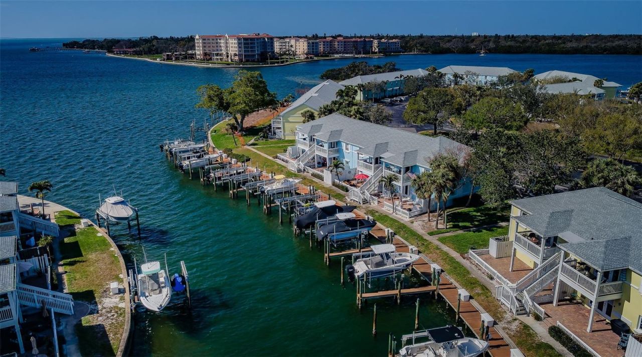 5196 Beach Drive Se, Unit B, Saint Petersburg, FL 33705 Photo