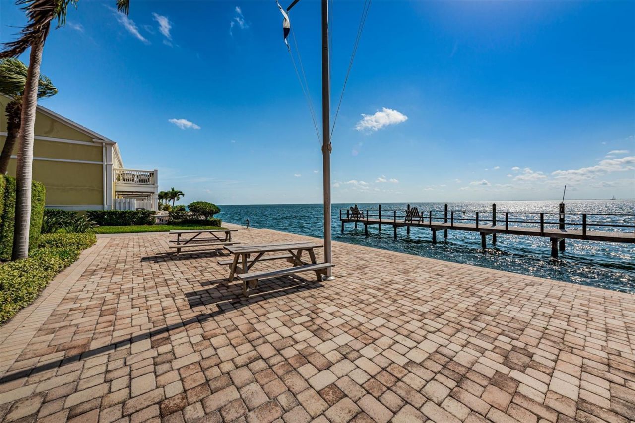 5196 Beach Drive Se, Unit B, Saint Petersburg, FL 33705 Photo
