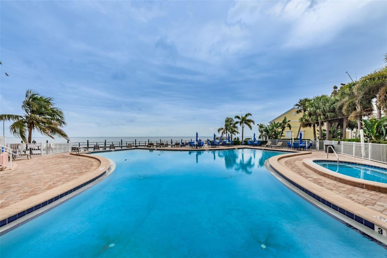 5196 Beach Drive Se, Unit B, Saint Petersburg, FL 33705 Photo