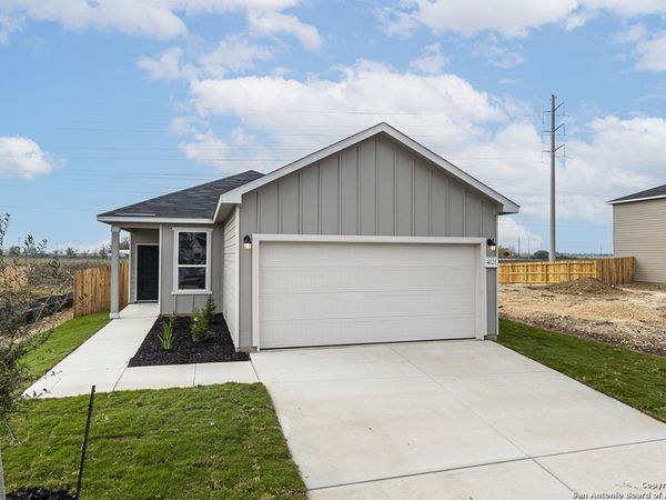 4121 WOODSIDE DR, Seguin, TX 78155