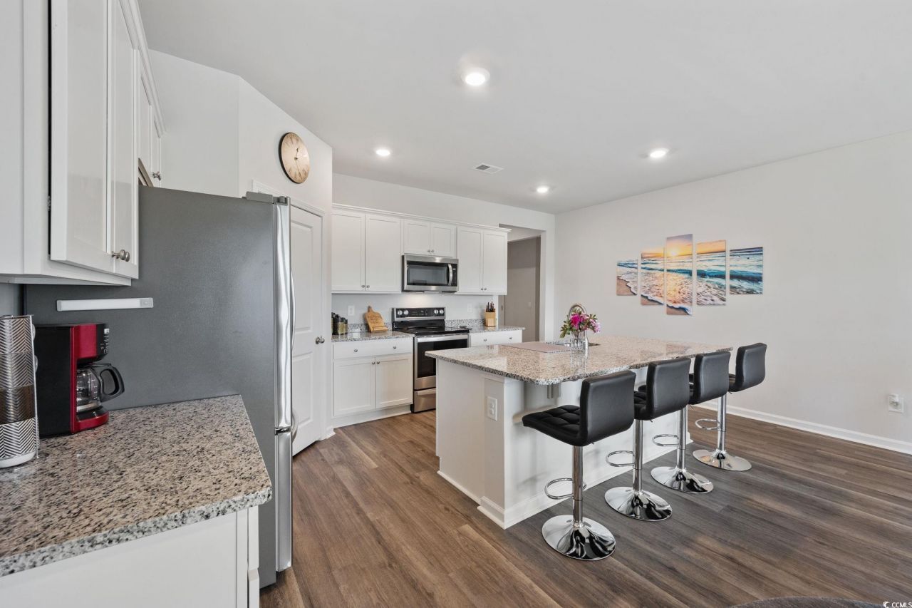 1040 Black Lake Way Photo 11