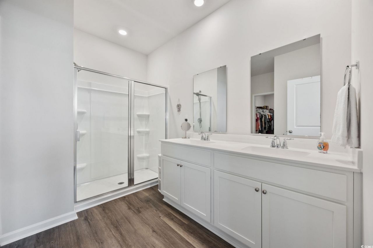 1040 Black Lake Way Photo 4