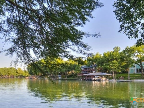 640 Woodlake Drive, McQueeney, TX 78123