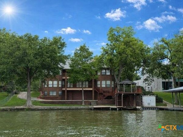 640 Woodlake Drive, McQueeney, TX 78123
