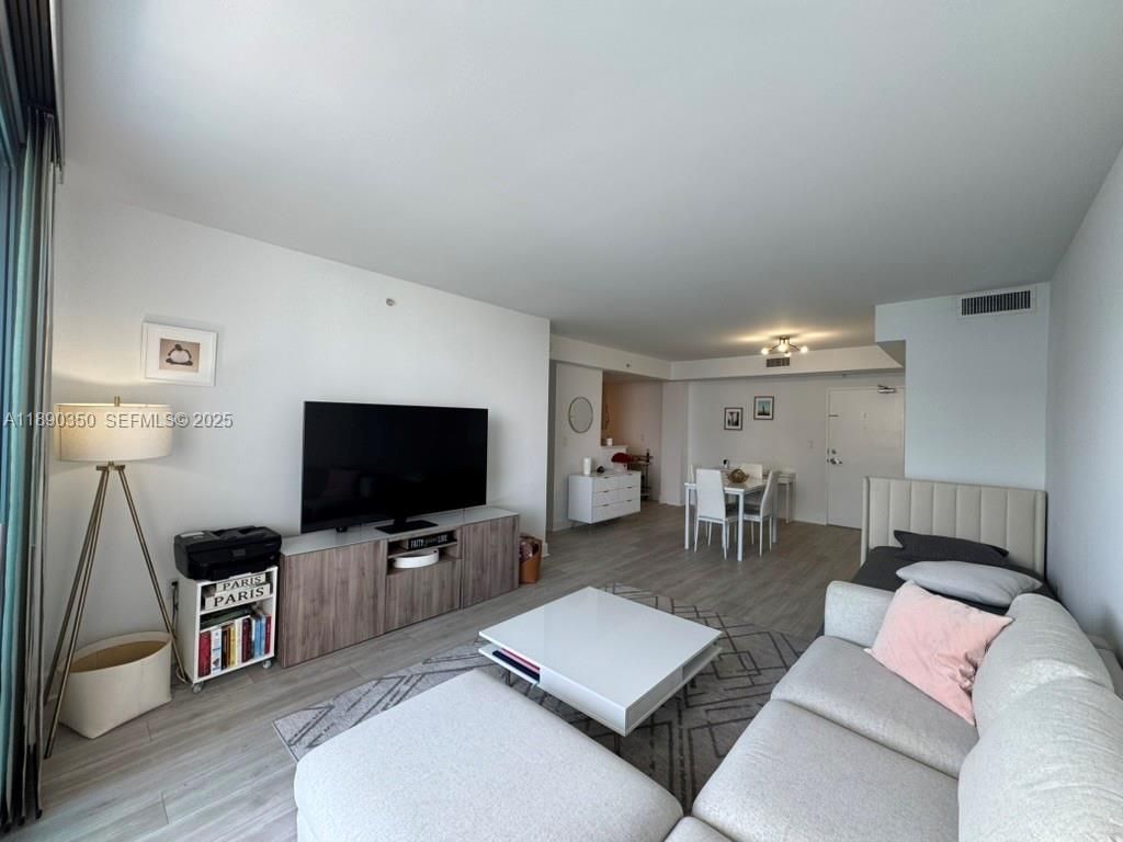 7501 E Treasure Dr, Unit 7L, North Bay Village, FL 33141 Photo