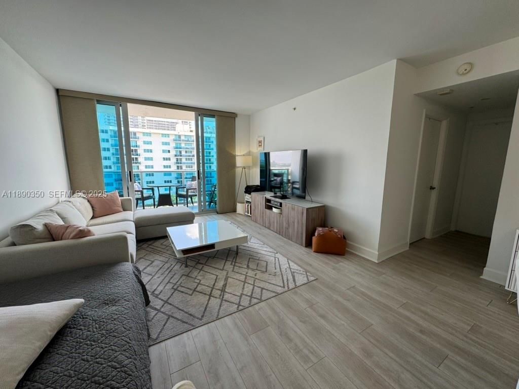 7501 E Treasure Dr, Unit 7L, North Bay Village, FL 33141 Photo