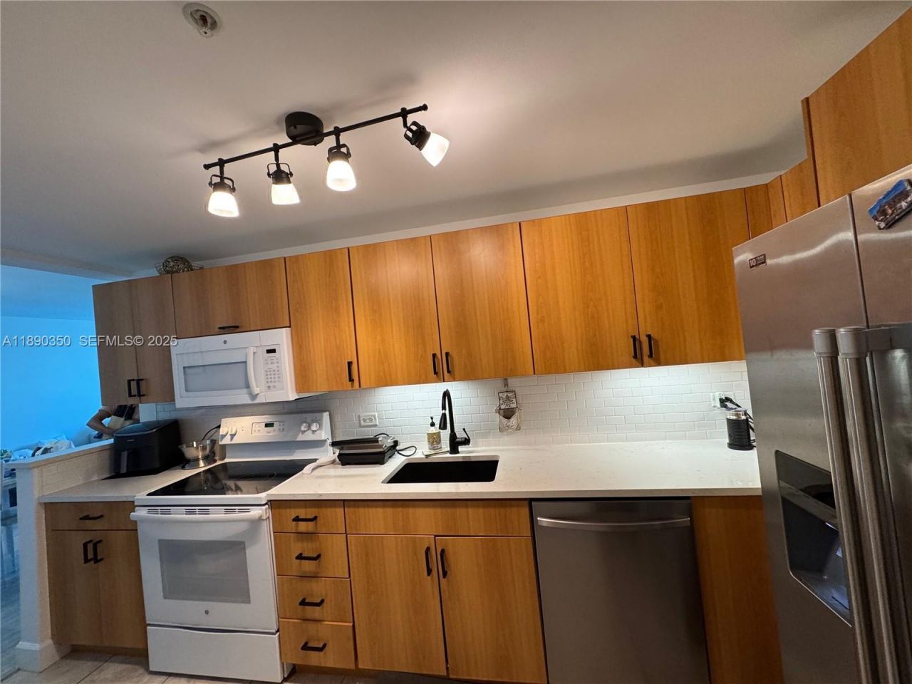 7501 E Treasure Dr, Unit 7L, North Bay Village, FL 33141 Photo