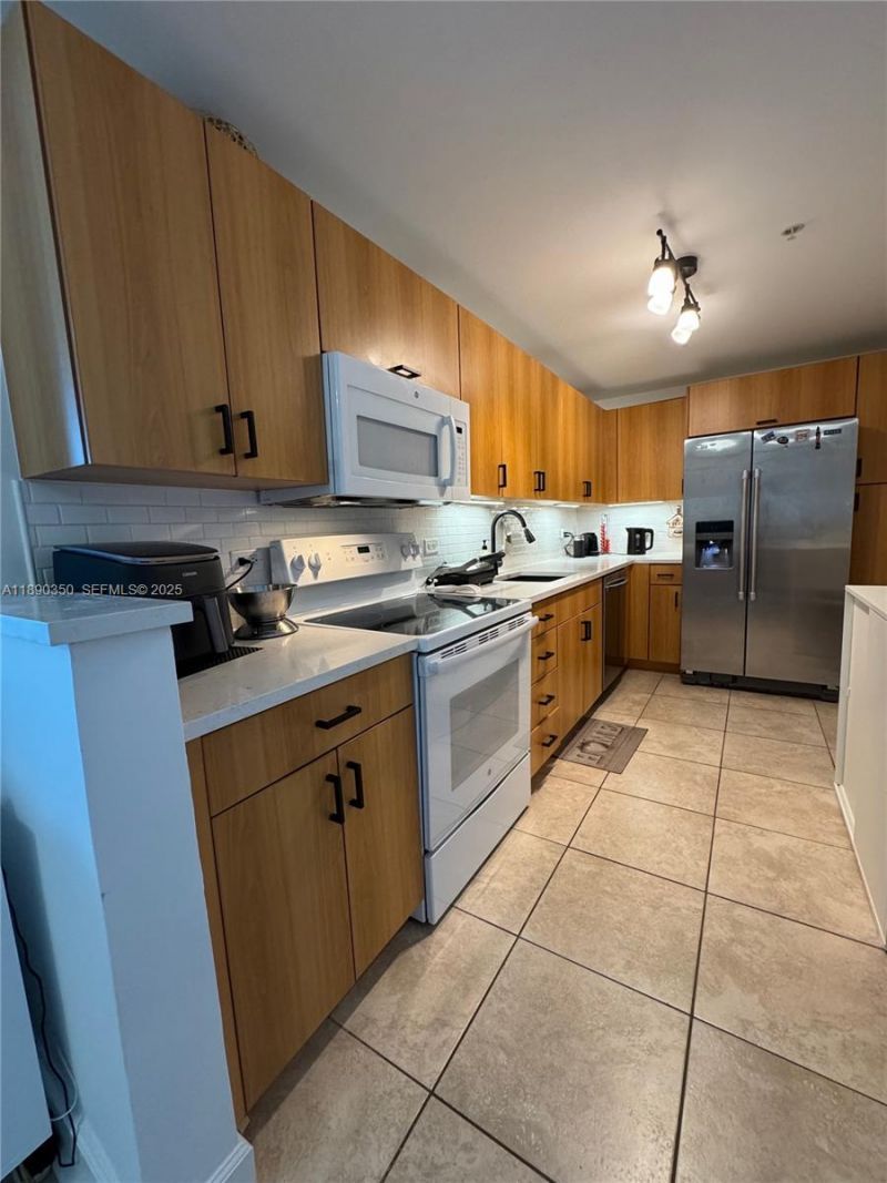 7501 E Treasure Dr, Unit 7L, North Bay Village, FL 33141 Photo