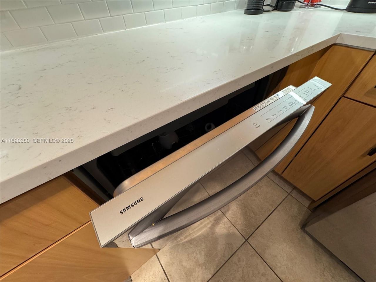 7501 E Treasure Dr, Unit 7L, North Bay Village, FL 33141 Photo