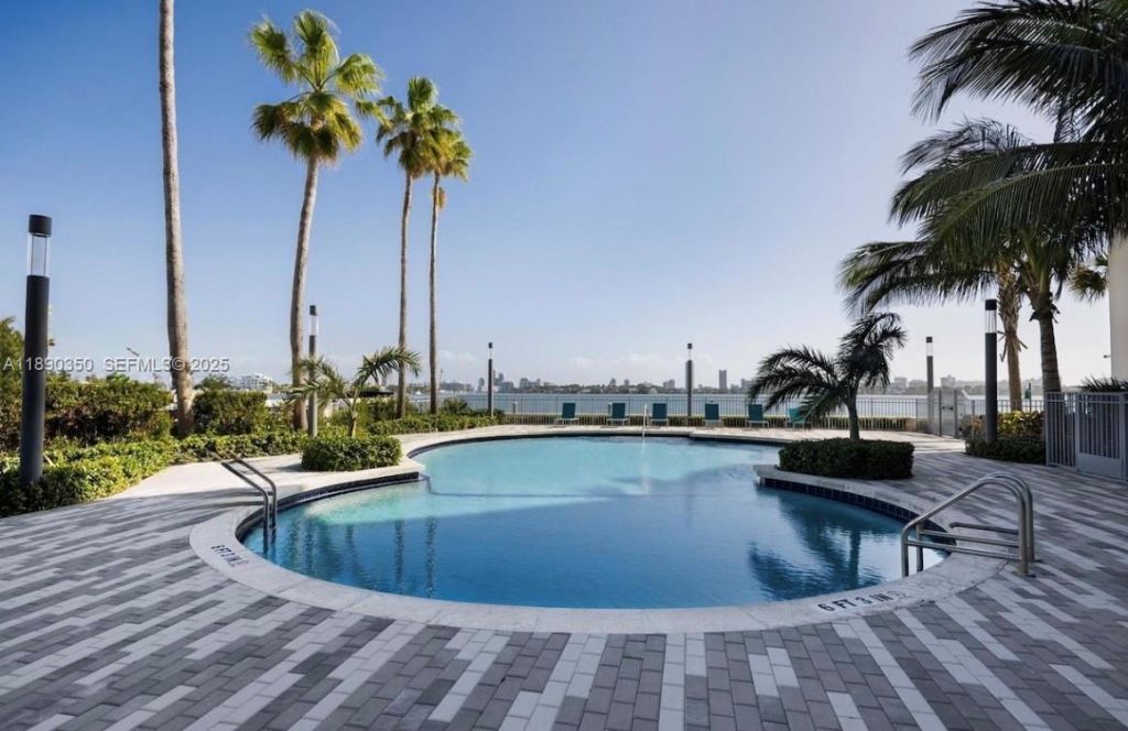 7501 E Treasure Dr, Unit 7L, North Bay Village, FL 33141 Photo