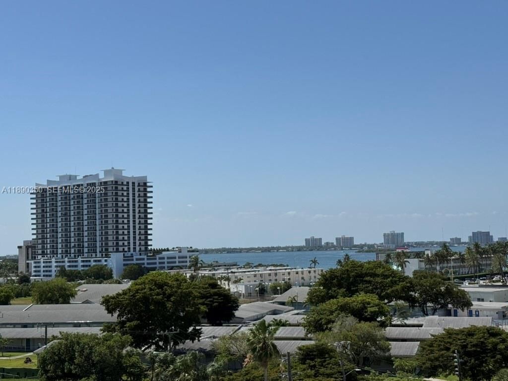 7501 E Treasure Dr, Unit 7L, North Bay Village, FL 33141 Photo