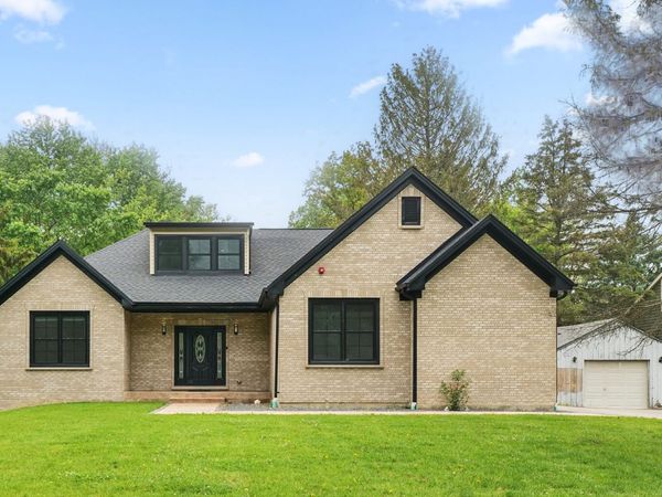 3026 Jackson Drive, Arlington Heights, IL 60004