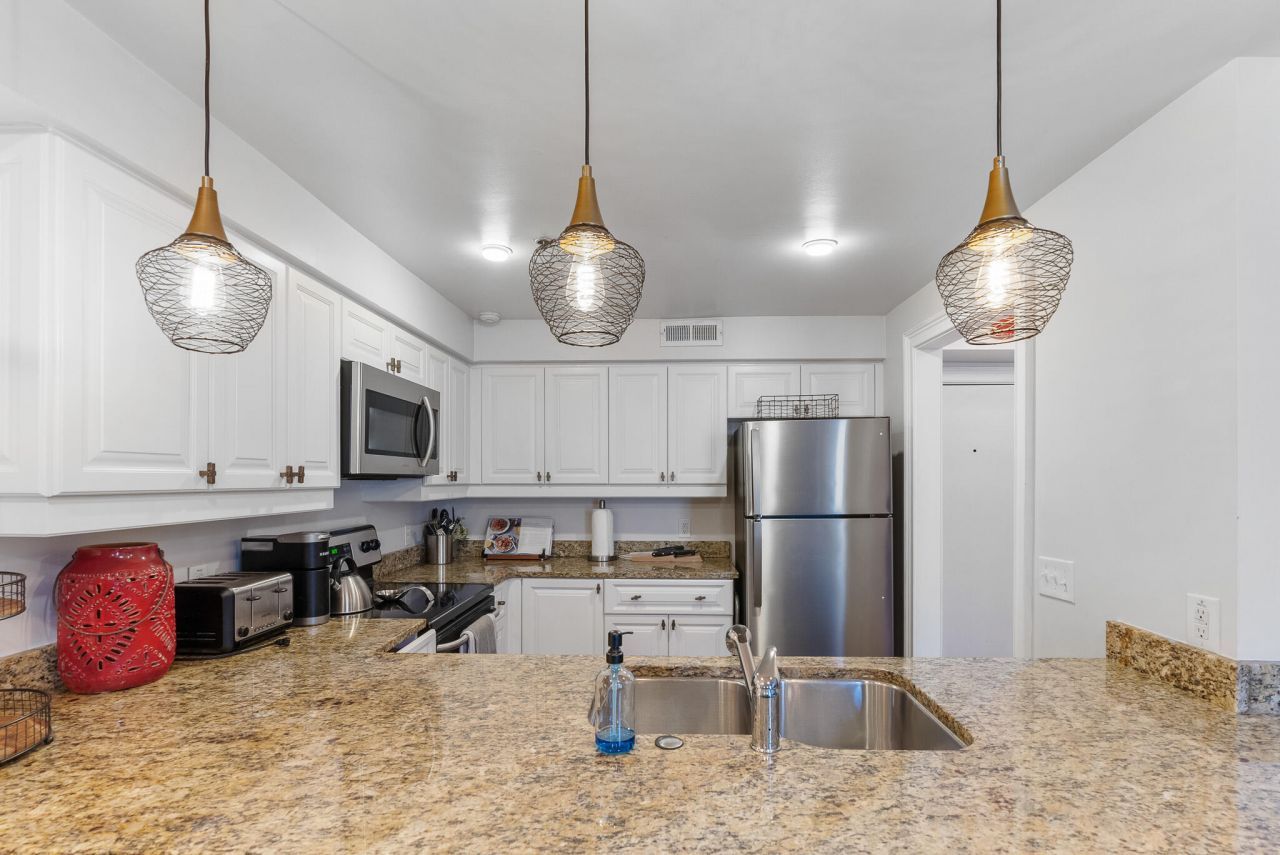 377 King Street Photo 11