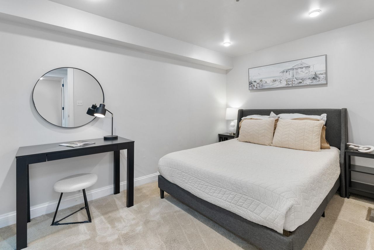 377 King Street Photo 14