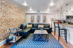 377 King Street photo 4