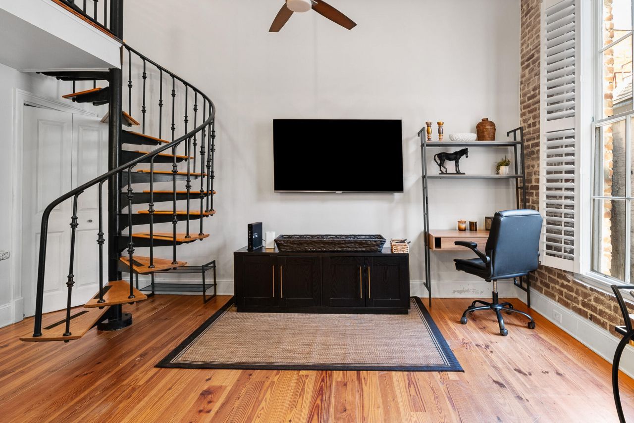 377 King Street Photo 9