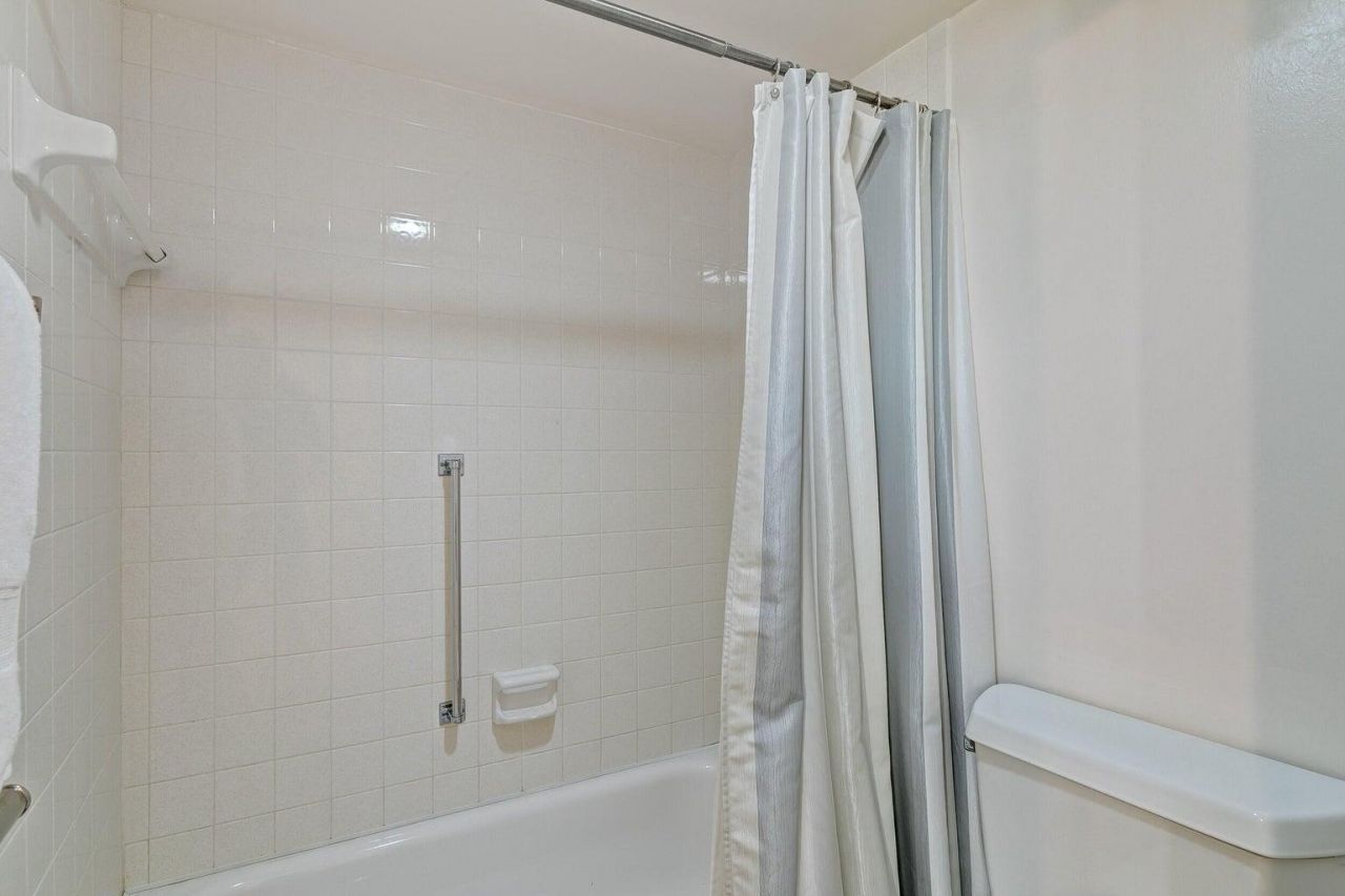 2800 N Ocean Drive, Unit B - 6d, Singer Island, FL 33404 Photo