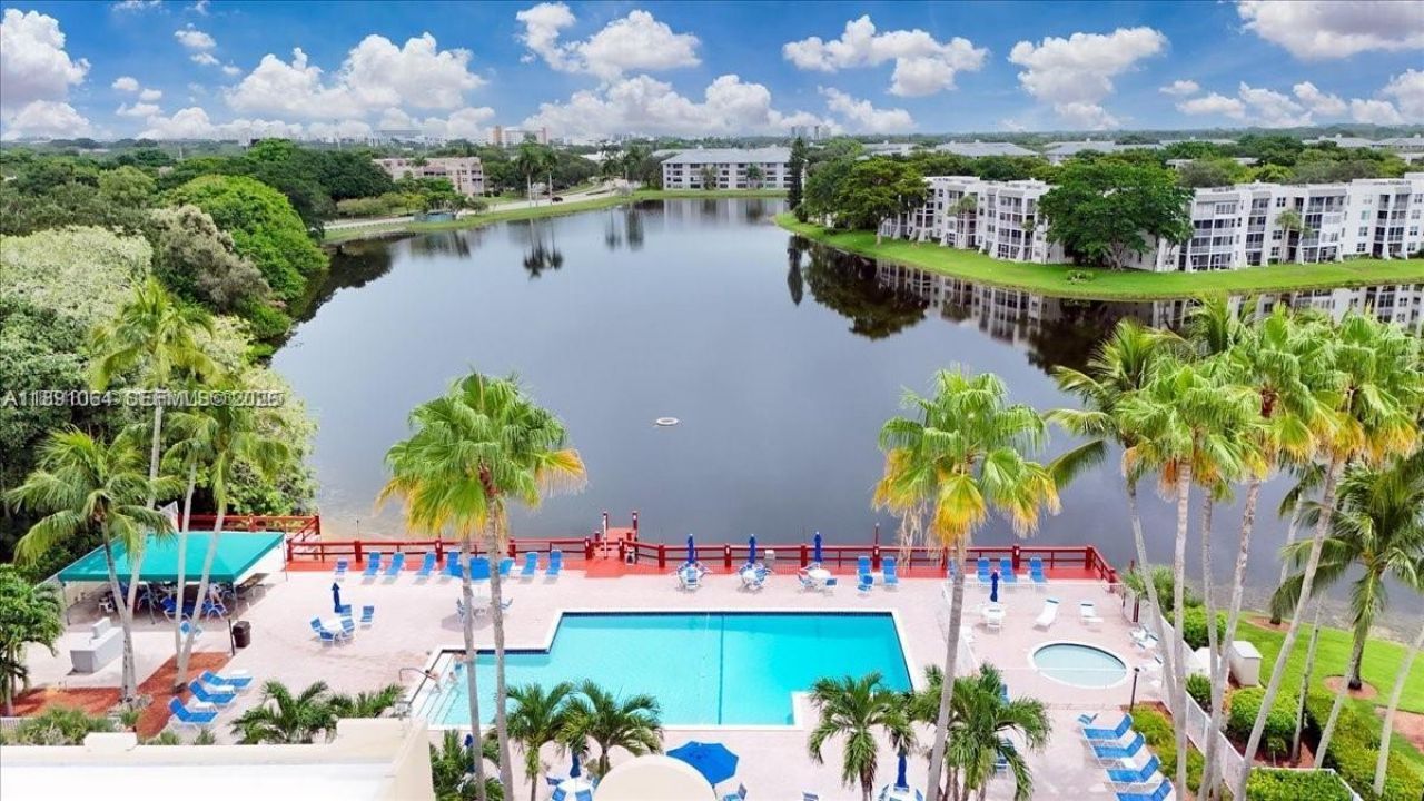 9430 Live Oak Pl, Unit 404, Davie, FL 33324 Photo