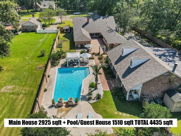 6423 Lawnridge Dr, Central, LA 70818