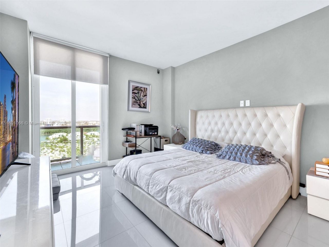 100 Bayview Dr, Unit PH01, Sunny Isles Beach, FL 33160 Photo