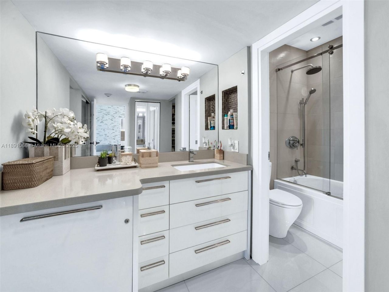 100 Bayview Dr, Unit PH01, Sunny Isles Beach, FL 33160 Photo