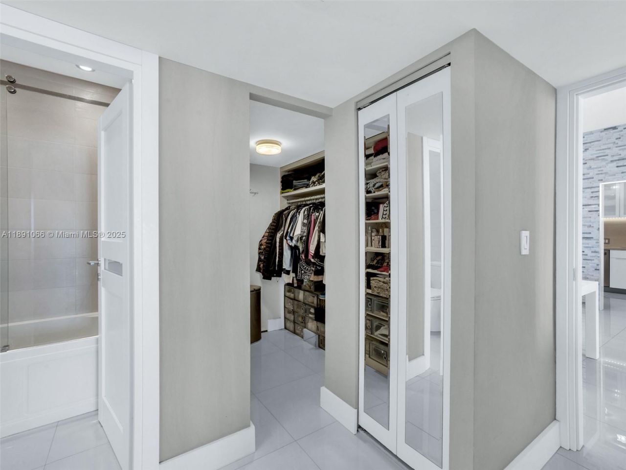 100 Bayview Dr, Unit PH01, Sunny Isles Beach, FL 33160 Photo