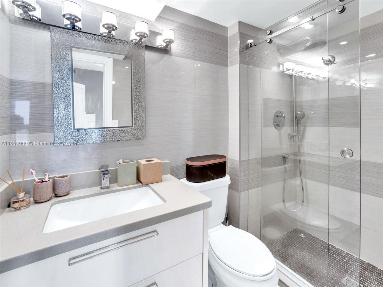 100 Bayview Dr, Unit PH01, Sunny Isles Beach, FL 33160 Photo