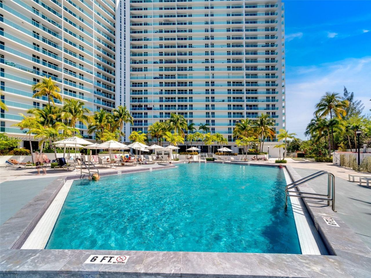 100 Bayview Dr, Unit PH01, Sunny Isles Beach, FL 33160 Photo