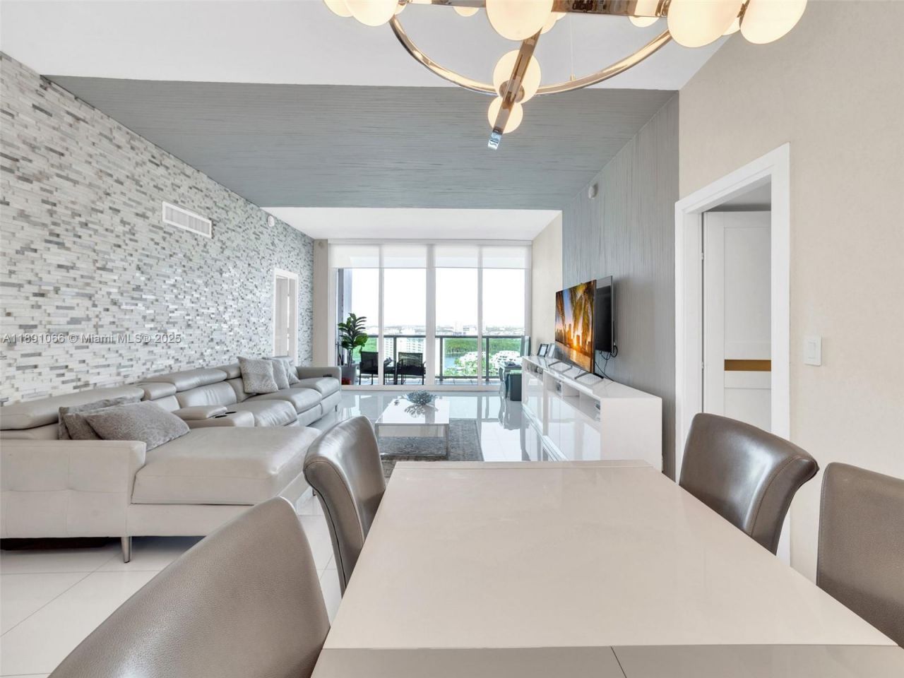 100 Bayview Dr, Unit PH01, Sunny Isles Beach, FL 33160 Photo