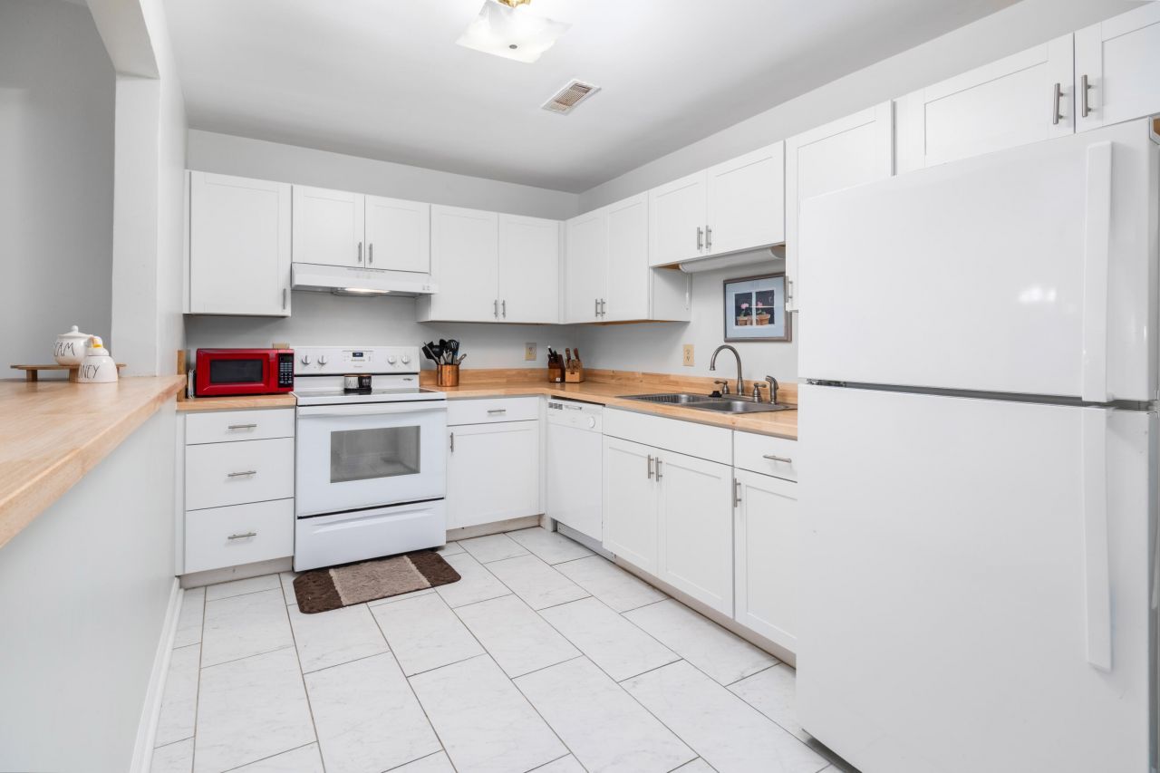 1815 Walsingham Way Photo 12