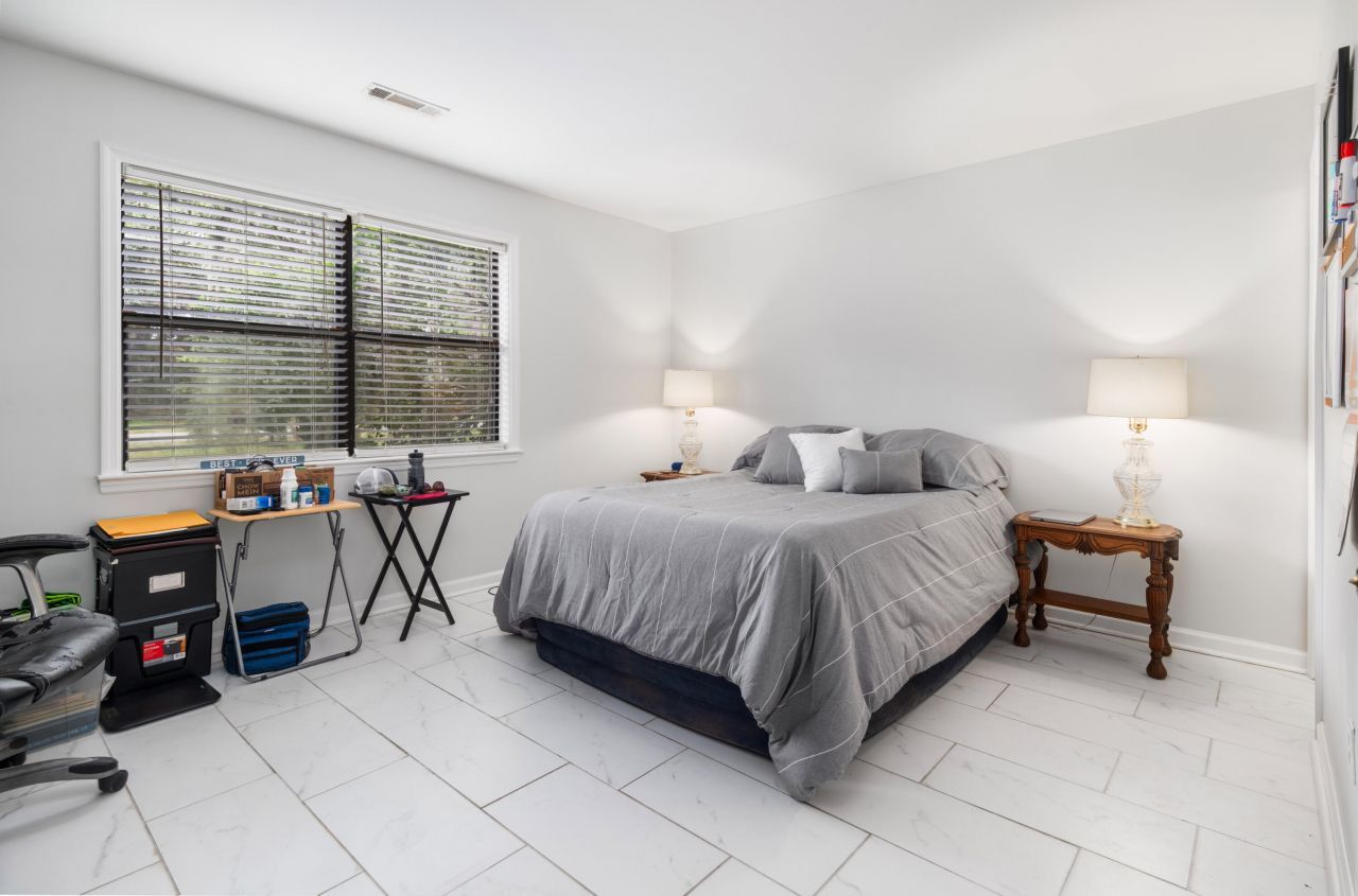 1815 Walsingham Way Photo 15